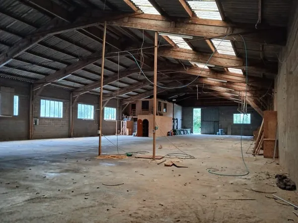 49 Segré en Anjou Bleu : locaux d'activité 2300 m2 sur ter
