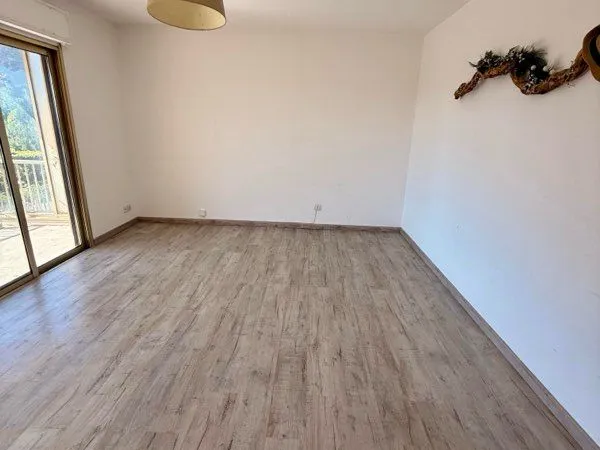T2+ ensoleillée , cave, parking, terrasse À VENDRE