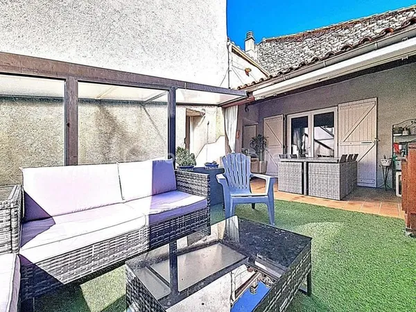MAISON DE VILLAGE AVEC TERRASSE, 4 CHAMBRES, GARAGE, CAVE