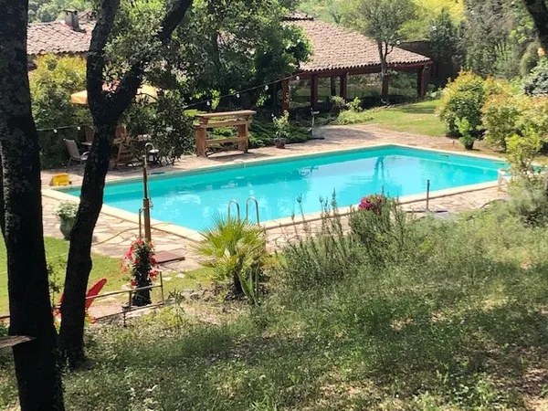 MAS 750 m2. Terrain 7 Hectares.