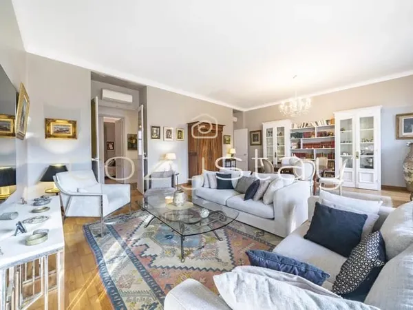 Bourgeois de type 5 pièces avec jardins et garage, Cannes, Bas Gallieni