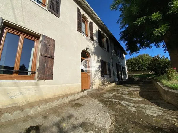 Maison 6 pièces style longère avec beau jardin clos