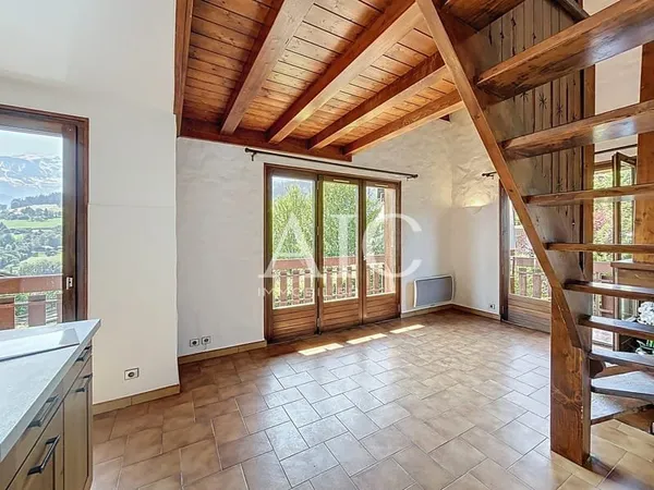 Appartement en duplex idéalement situé au village