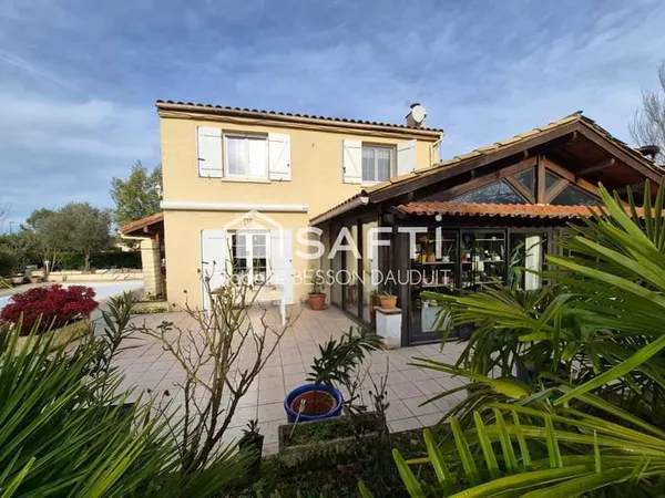 PAVILLON 200M² UTILES AVEC PISCINE ET VERANDA SUR 1021M² DE TERRAIN