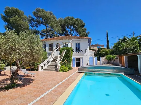 Villa de caractère de 160 m² avec piscine à Sanary Sur Mer