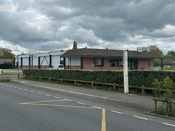 ABBEVILLE (80) - 1000 m2 - A VENDRE LOCAL A USAGE COMMERCIAL, BUREAU OU ACTIVITE