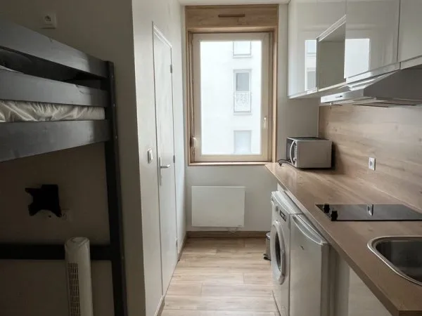 STUDIO MEUBLE AVEC CHAUFFAGE COMPRIT - PROCHE GARE