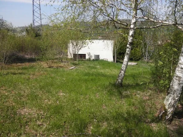 Terrain avec garage