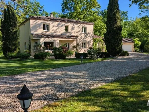 Maison 7 pièces 210 m²