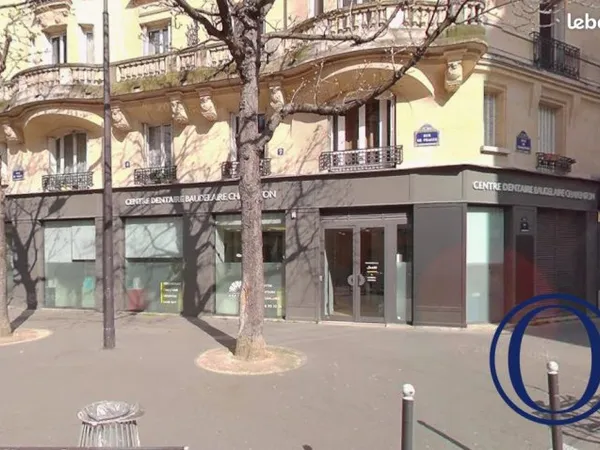 Local 190 m² Paris