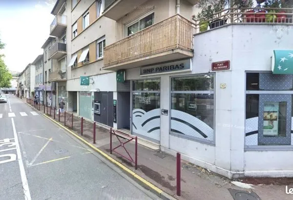 Local commercial place morand