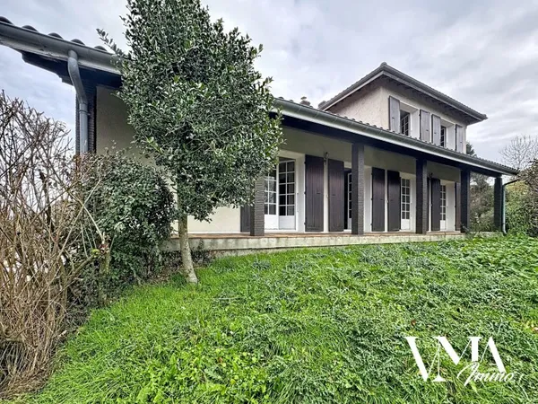 Maison familiale avec espace professionnel aménageable + gra