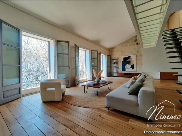 NIMES MAISON CARREE APPARTEMENT T3 DERNIER ETAGE TERRASSE