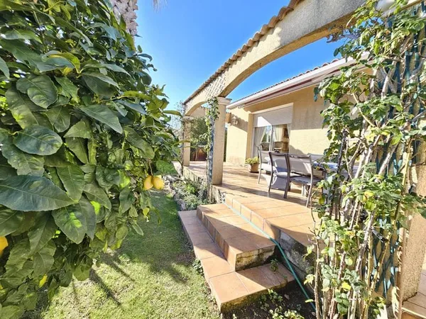 Villa de plain pied avec garage AIGUES MORTES