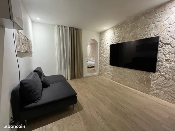 2 pièces traversant 36,77 m² + terrasse - refait entièrement à neuf - RER 5 min très bon rendement l