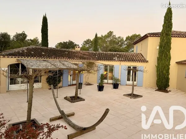 Propriété 6 pièces 230 m²