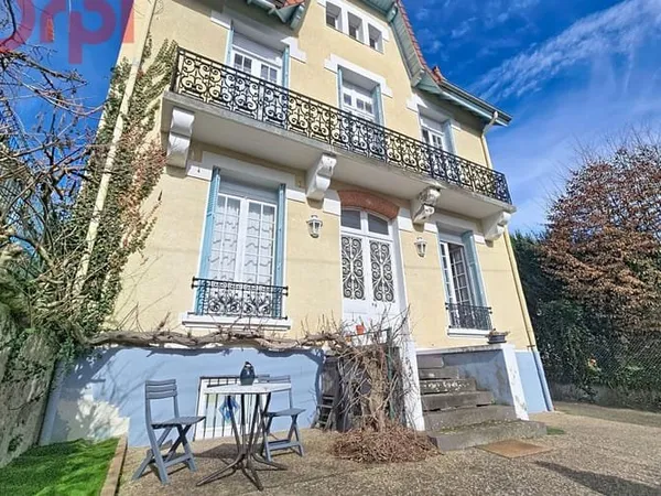 Maison 6 pièces 220 m²