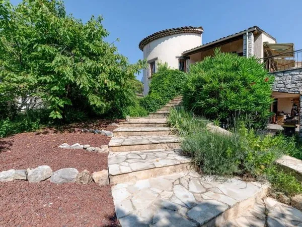 Maison 10 pièces 299 m²