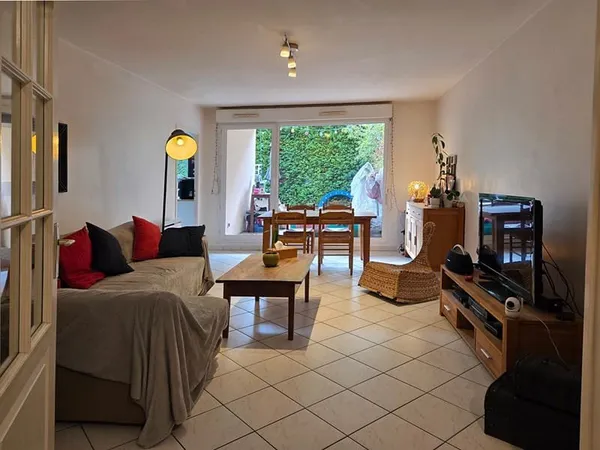 Magnifique T3 en rez de jardin de 71 m² + stationnements + cave