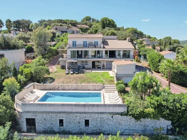 VILLA AVEC SUPERBE VUE MER