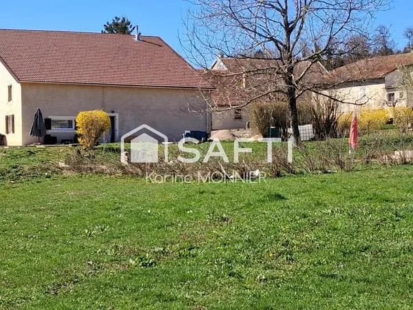 Ancienne ferme dans un village au calme