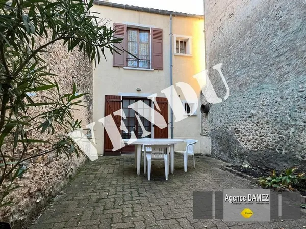 A dourdan centre - Maison de ville de 3 pièces à vendre avec cour et dépendance