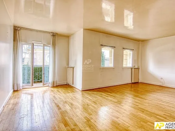 Versailles Ermitage Appartement traversant 5 pèces 127 m² avec terrasse , 4 caves et 2 places de par
