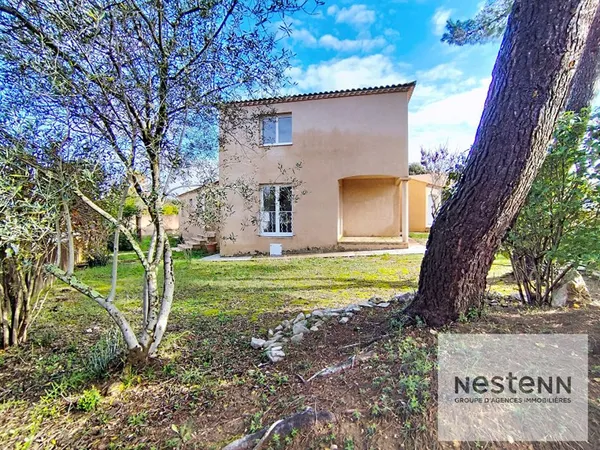 Élégante maison rénovée avec prestations de qualité 143 m² habitables ? Terrain d'angle de 695 m²
