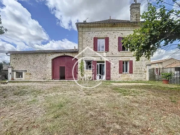 Lamothe Montravel : Maison de charme en pierre 5 pièces 3 chambres