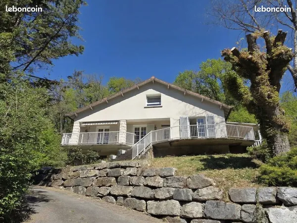 Maison 160 m² avec piscine et 7500 m² de terrain - entre Figeac et Decazeville (secteur Capdenac)