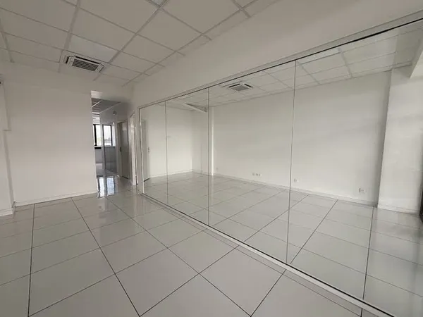 Local commercial 128 m²