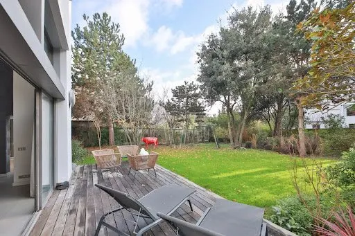 Maison 10 pièces 702 m²