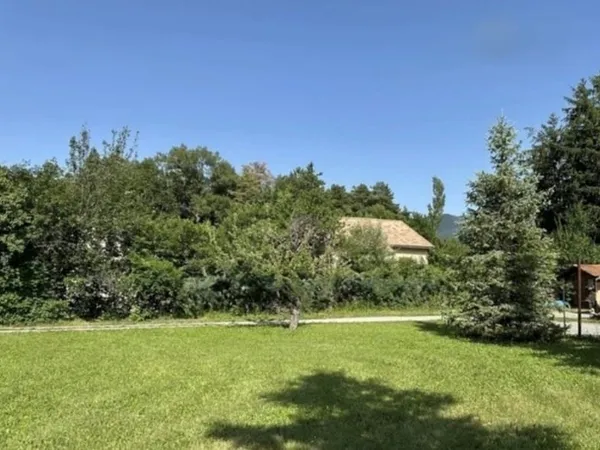 Terrain 986 m²