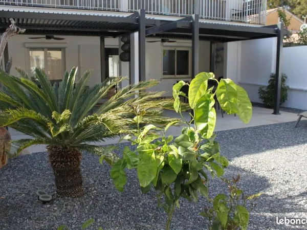 HYERES- l'AYGUADE T3 EN REZ DE JARDIN A 150 M de la plage