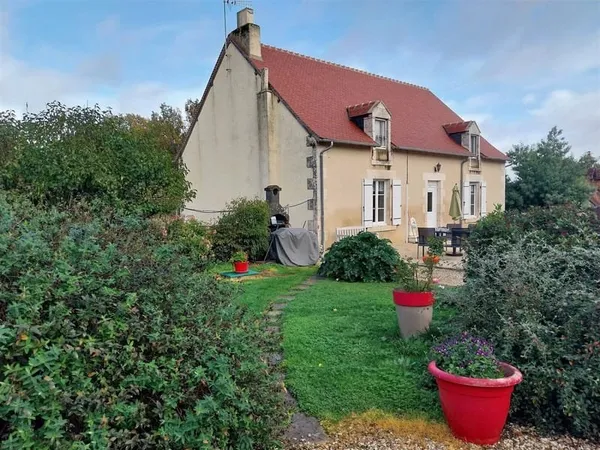 Maison avec grande dependance à vendre proche Le Blanc 36