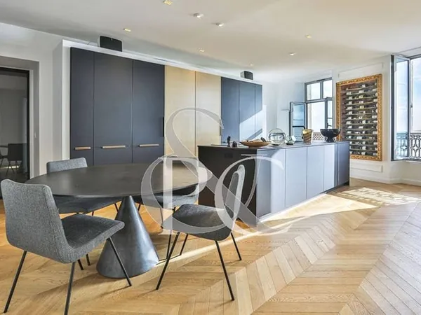 Appartement 6 pièces 130 m²