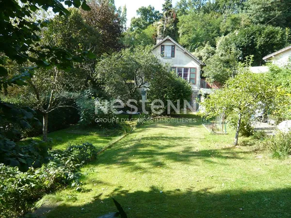 Terrain constructible Bièvres - Fond d'impasse - Bordé zone naturelle (Zone N) - Centre-ville à pied