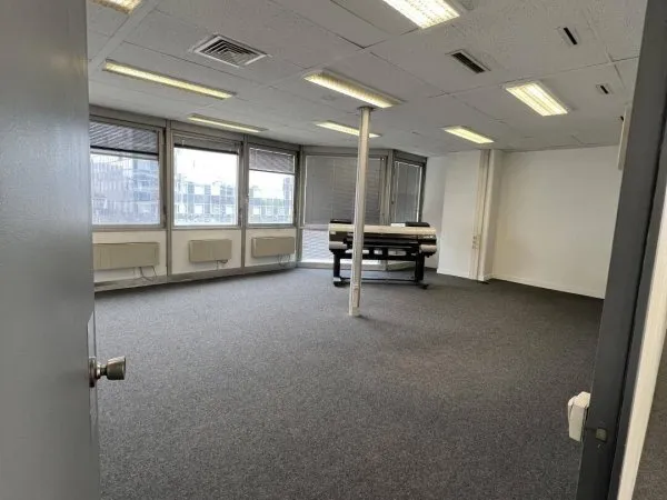 Bureau 45 m²