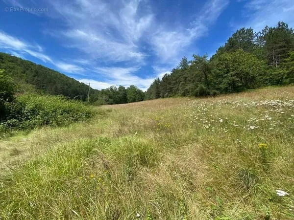 Terrain 2100 m²