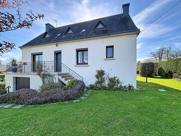 MELLAC - Maison familiale, 120m², 4 chambres, sous sol complet 90m², grenier 30l²
