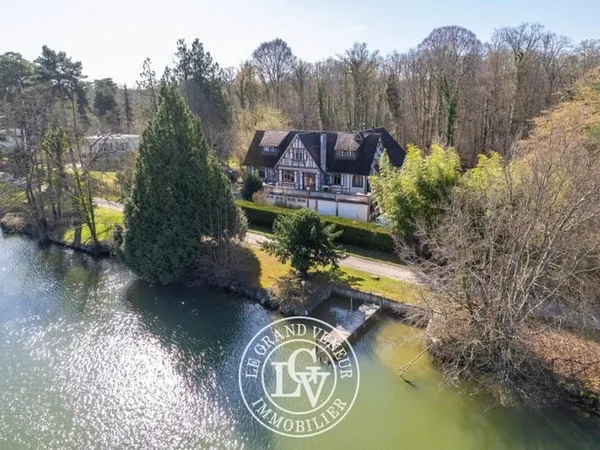 SAMOIS SUR SEINE - ÉLÉGANTE VILLA "AFFOLANTE" de 267 M² EN BORD DE SEINE AVEC GRANGE, BERGE PRIVATIV