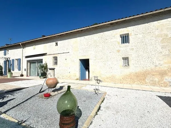Maison 7 pièces 300 m²