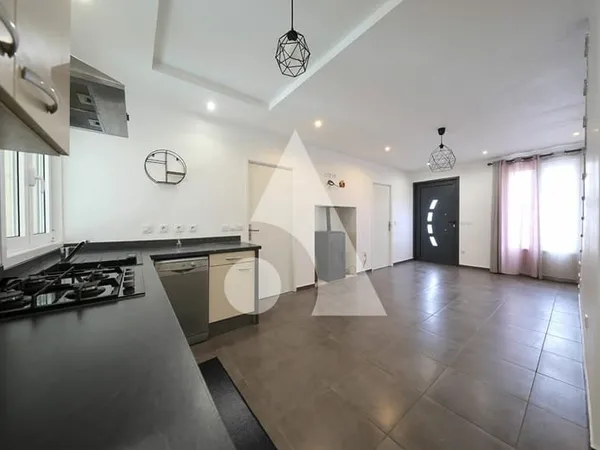 Maison 7 chambres avec beau potentiel à finaliser