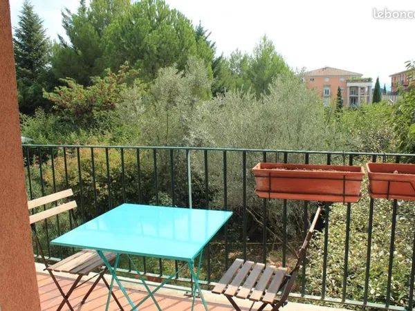 Beau T2 meublé terrasse + parking