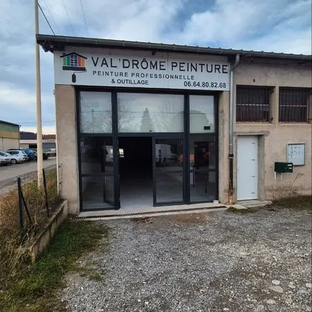 Local commercial ou atelier 200 mètres carrés