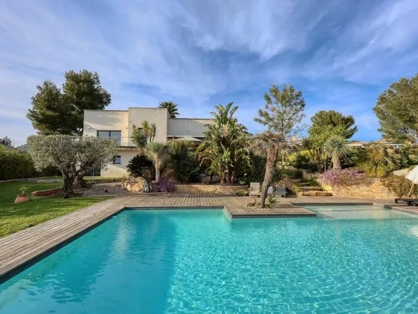 Maison 7 pièces 250 m²