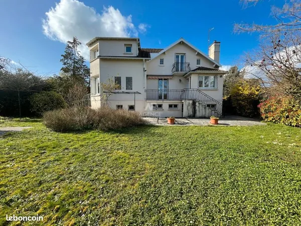 Maison 8 pièces 301 m²