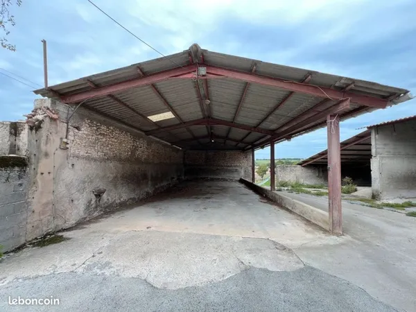 Emplacements de stationnement pour camping-cars, caravane, bateau