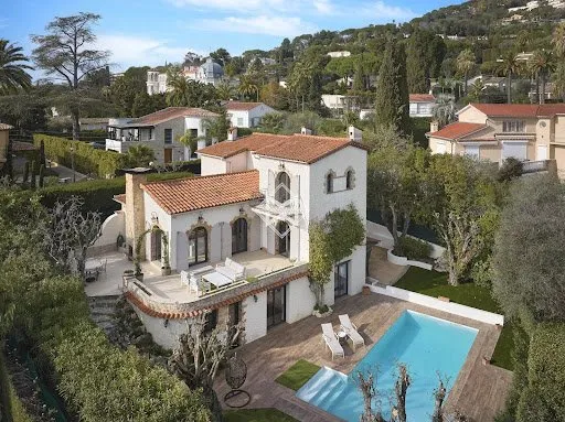 Maison 6 pièces 280 m²