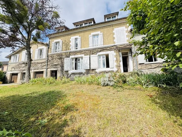 Maison familiale avec parc arboré et logement indépendant